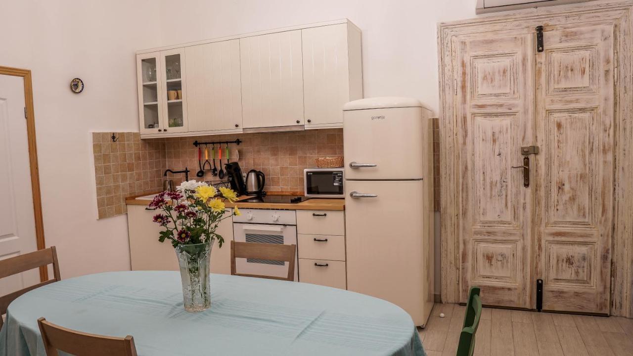 Cote Ensoleille Apartment Pula Bagian luar foto